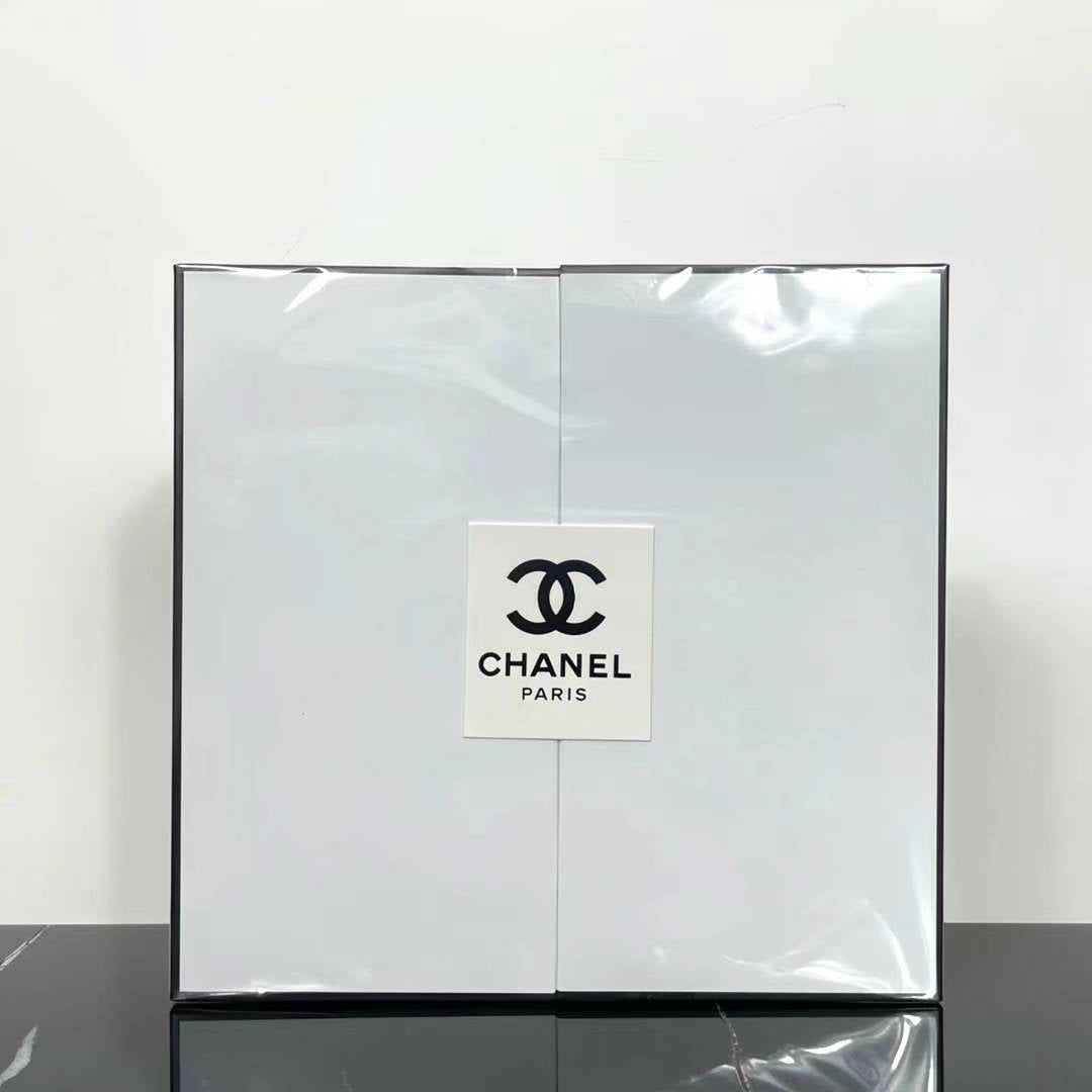 Chanel Coco Bath Fragrance Two-Piece Set – An Indulgent Ritual of Luxury and Elegance